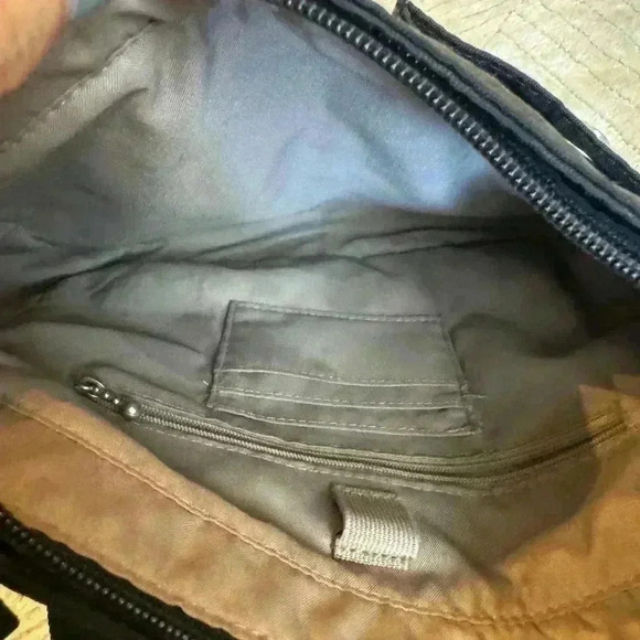 Baggallini crossbody hobo style purse - Picture 4 of 8